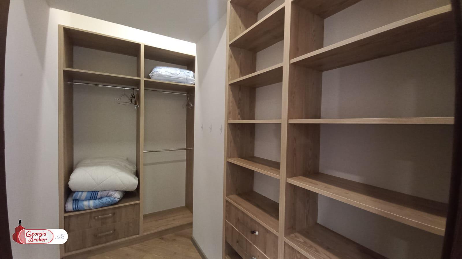 იყიდება ახალი გარემონტებული 12 ოთახიანი სახლი ქოშიგორაზე